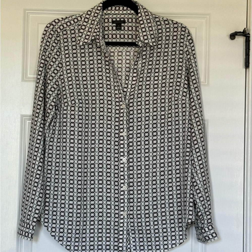 Ann Taylor V Neck Button Down Blouse Size Medium